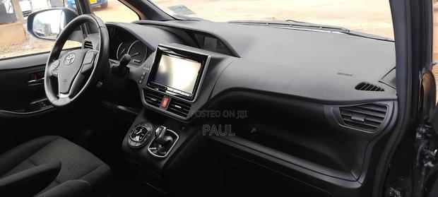 Toyota Voxy Hybrid V 2WD 7-Seater 2014 Black