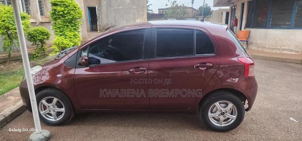Toyota Vitz 1.3 FWD 3dr 2010 Burgundy