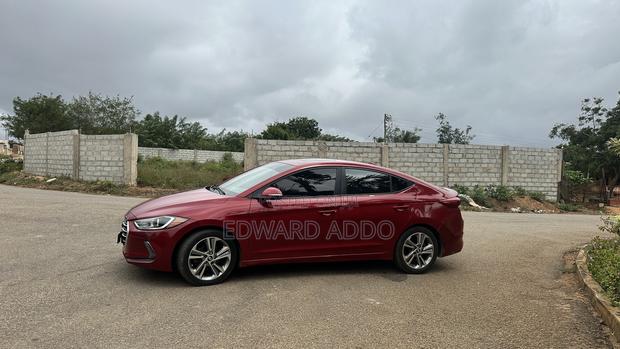 Hyundai Elantra Limited Sedan FWD (2.0L 4cyl 6A) 2017 Red