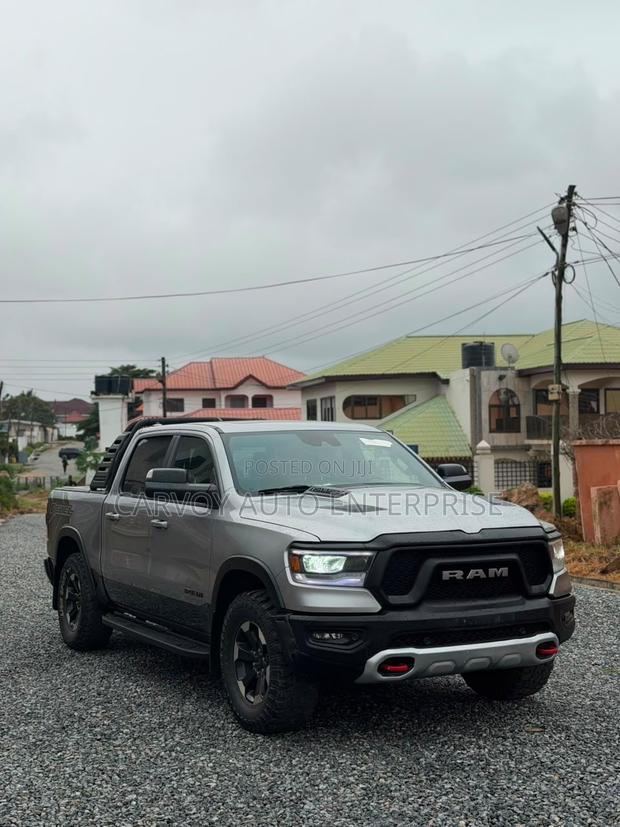 RAM 1500 Rebel Crew Cab 4WD 5.6 ft SB 2023 Gray