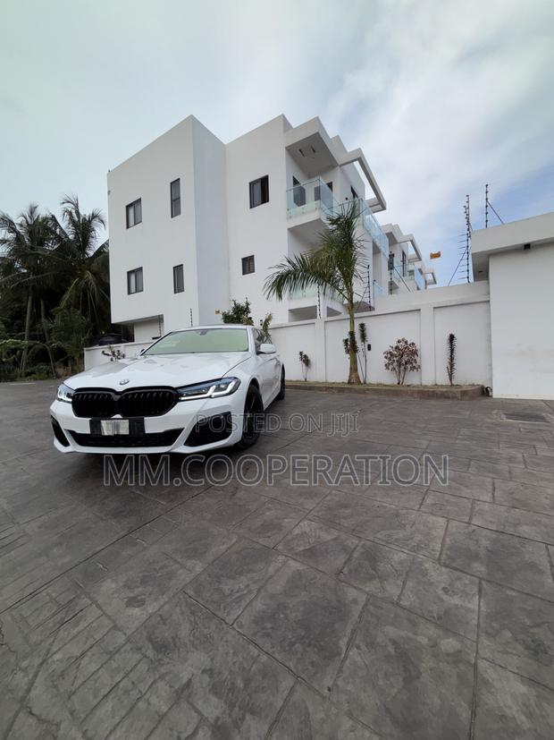 BMW 525i 2019 White