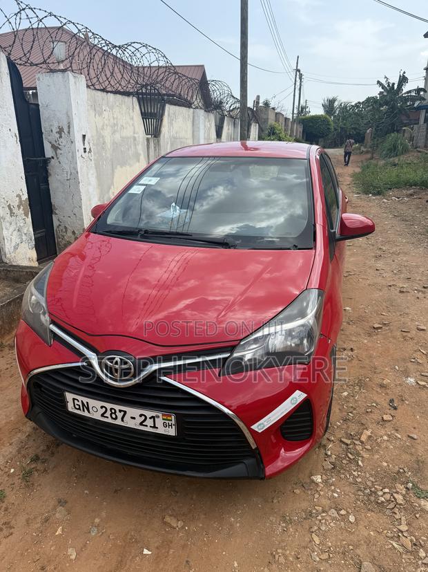 Toyota Yaris L Hatchback 5dr 2016 Red
