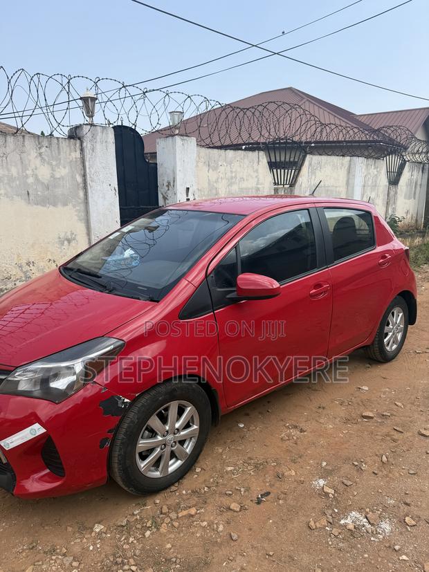 Toyota Yaris L Hatchback 5dr 2016 Red