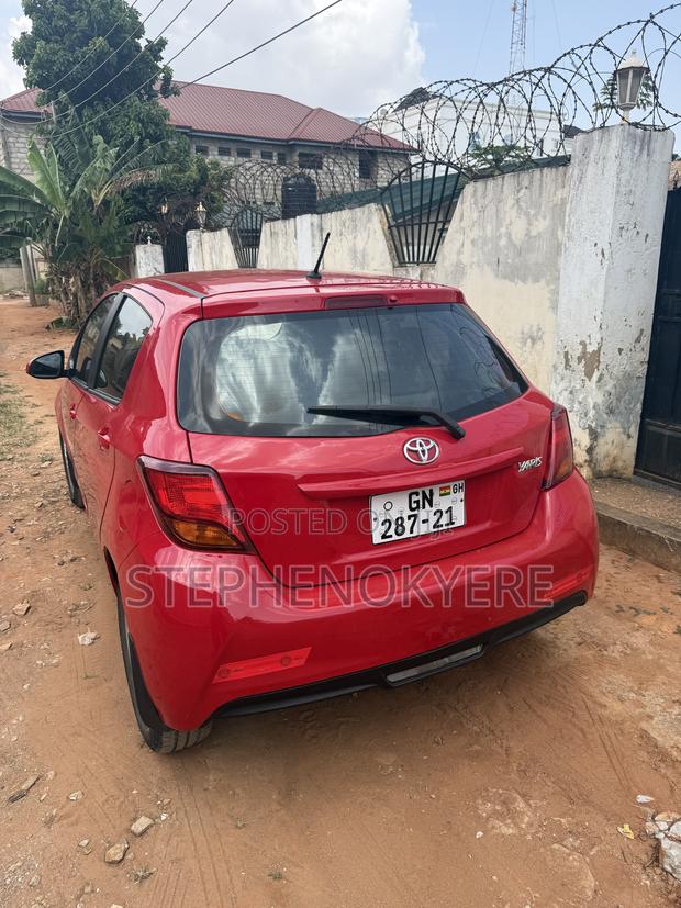 Toyota Yaris L Hatchback 5dr 2016 Red