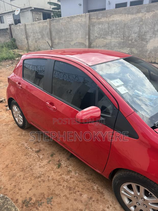 Toyota Yaris L Hatchback 5dr 2016 Red