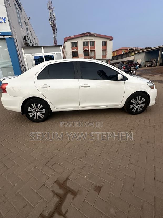Toyota Yaris 2010 White
