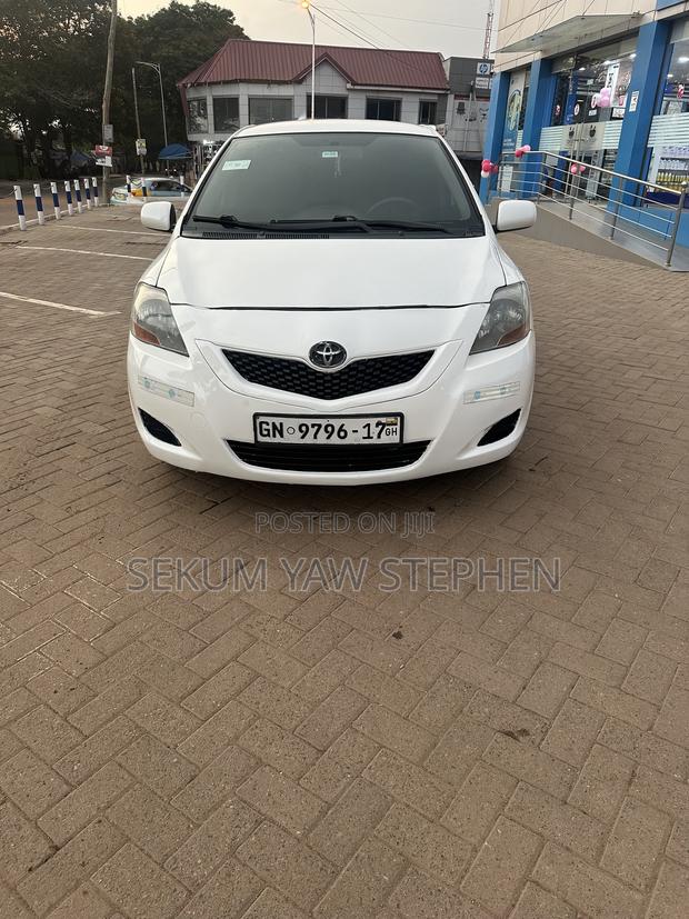 Toyota Yaris 2010 White