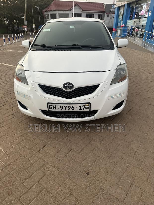 Toyota Yaris 2010 White