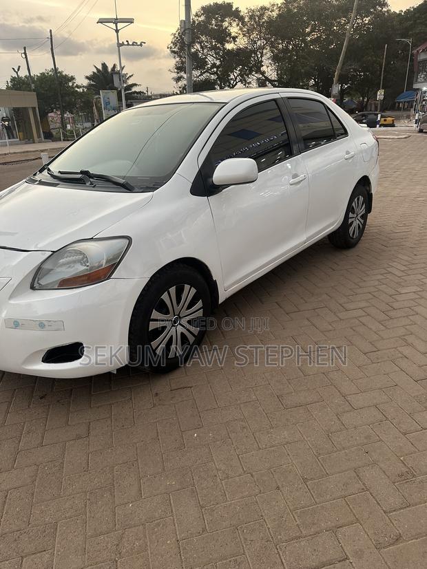 Toyota Yaris 2010 White