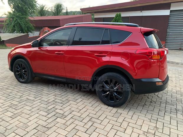 Toyota RAV4 LE 4dr SUV (2.5L 4cyl 6A) 2015 Red