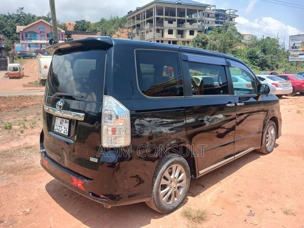 Toyota Voxy 2013 Black