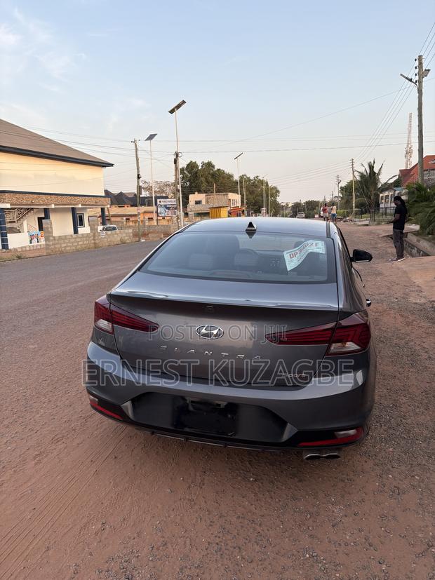 Hyundai Elantra 2020 Silver