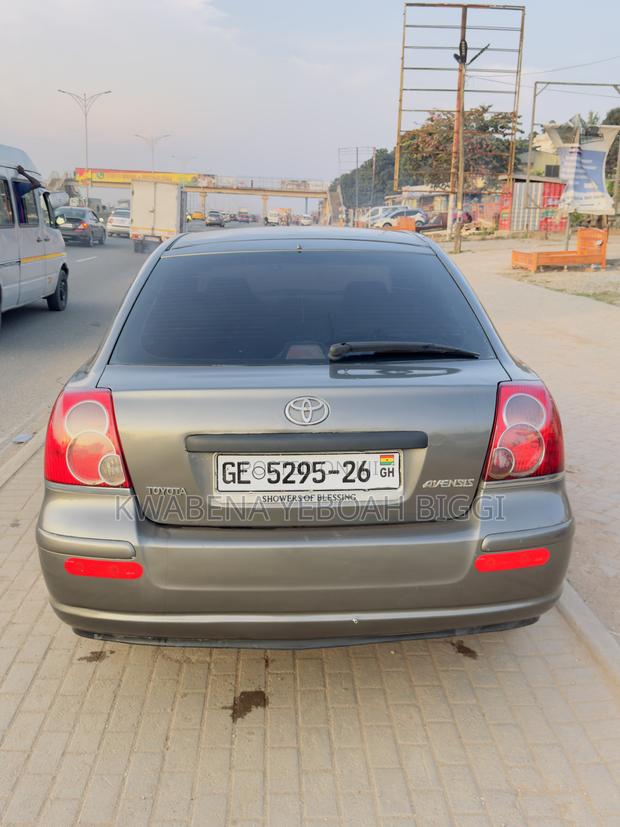 Toyota Avensis 2010 Gray