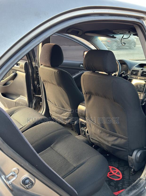 Toyota Avensis 2010 Gray