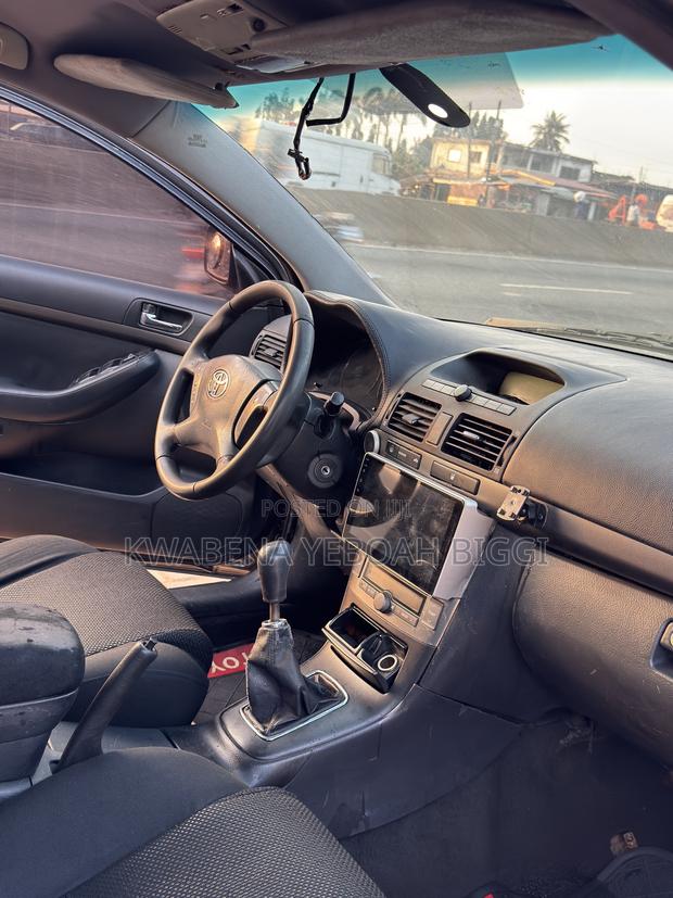 Toyota Avensis 2010 Gray