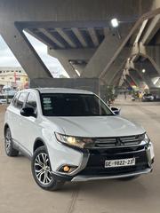 Mitsubishi Outlander SE 4dr SUV AWD (2.4L 4cyl CVT) 2015 White for sale