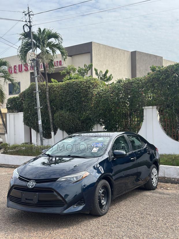 Toyota Corolla LE (1.8L 4cyl 2A) 2018