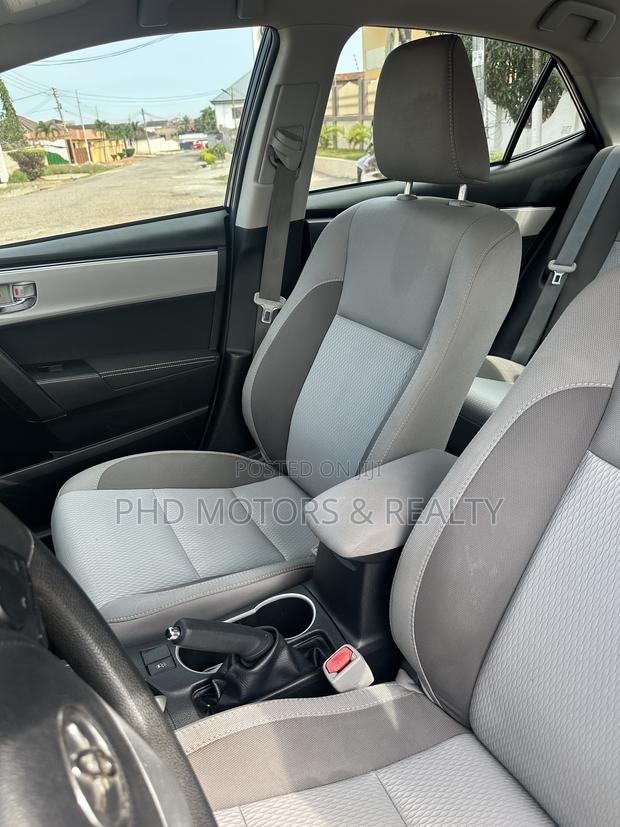 Toyota Corolla LE (1.8L 4cyl 2A) 2018