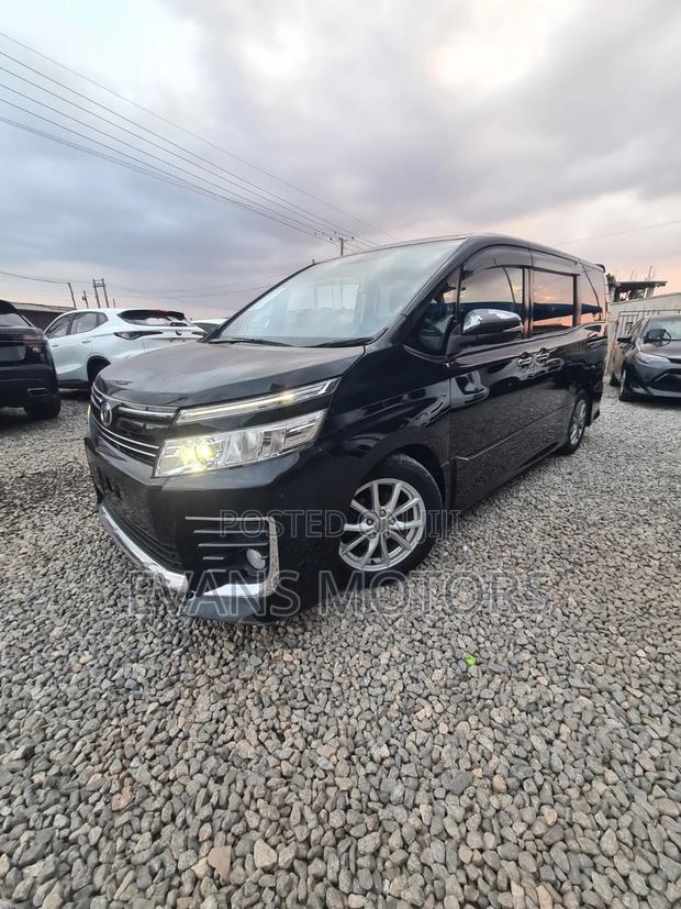 Toyota Voxy V 4WD 8-Seater 2015 Black