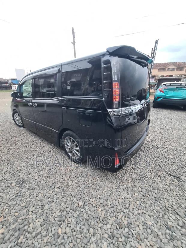 Toyota Voxy V 4WD 8-Seater 2015 Black