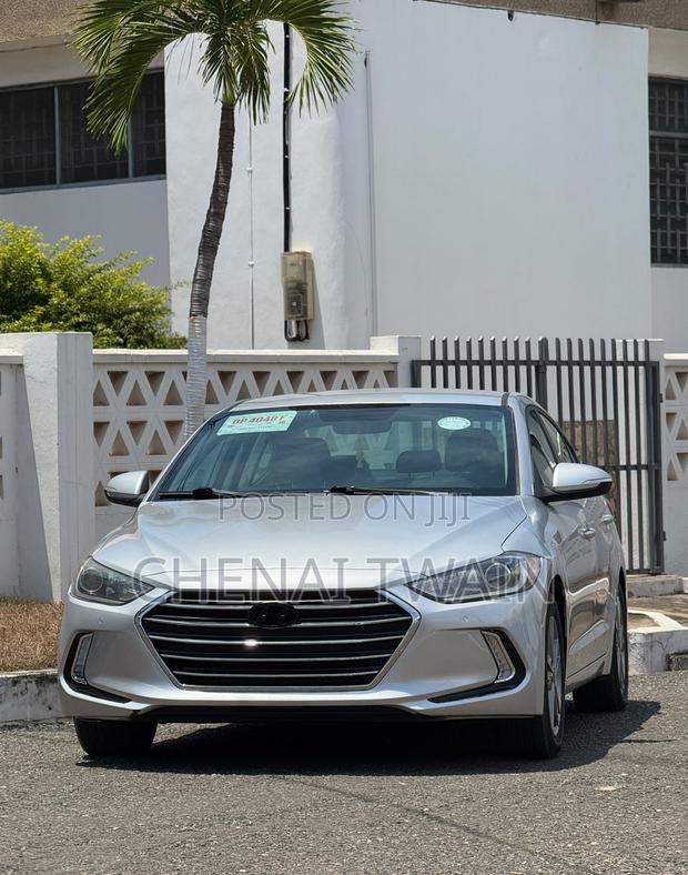 Hyundai Elantra 2018 Silver