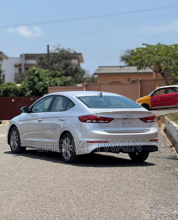 Hyundai Elantra 2018 Silver