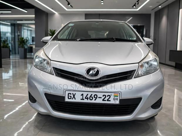 Toyota Vitz 2012 Gray