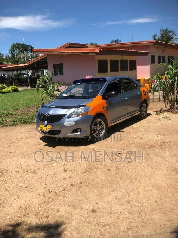 Toyota Yaris Base Sedan 4dr 2010