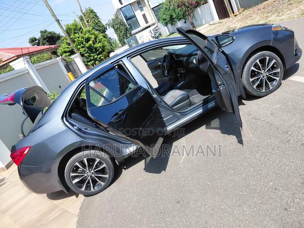 Toyota Corolla SE (1.8L 4cyl 6M) 2018