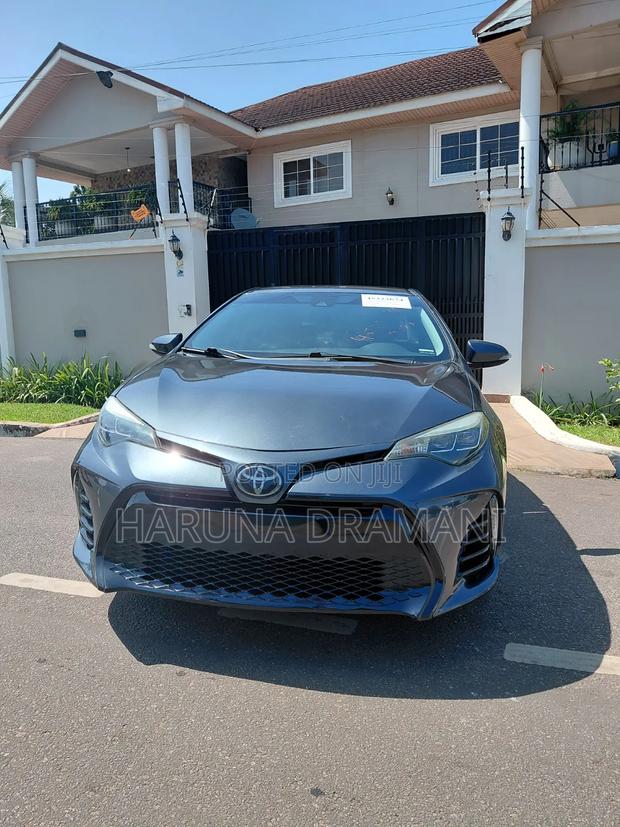 Toyota Corolla SE (1.8L 4cyl 6M) 2018