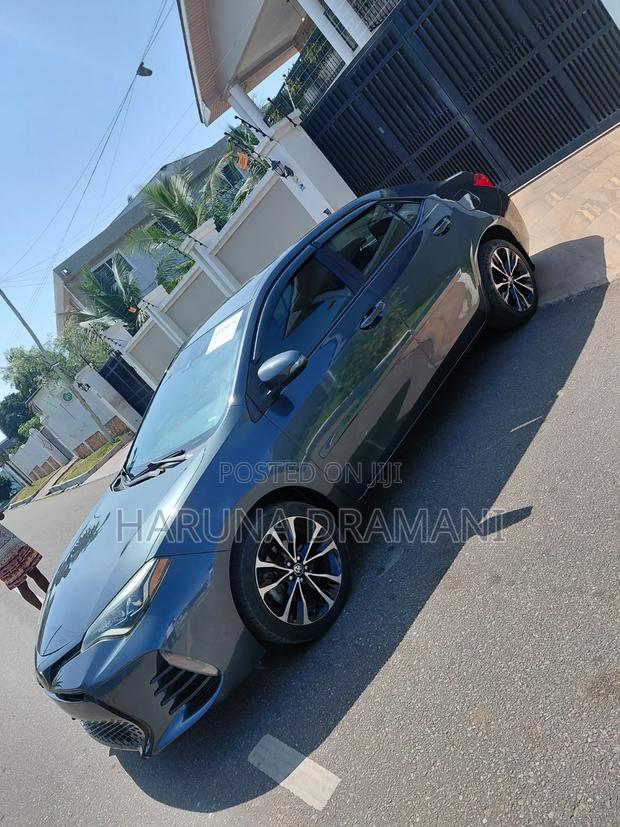 Toyota Corolla SE (1.8L 4cyl 6M) 2018