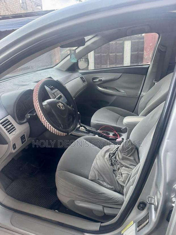Toyota Corolla LE 4dr Sedan (1.8L 4cyl 4A) 2013 Silver