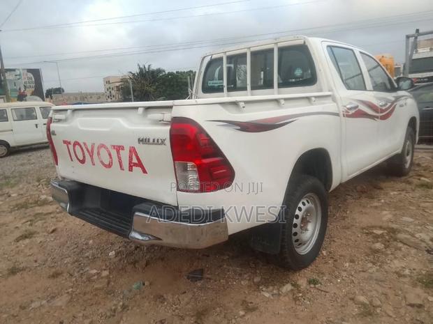 Toyota Hilux Revo Double Cab Petrol 2.7 AWD 2016 White