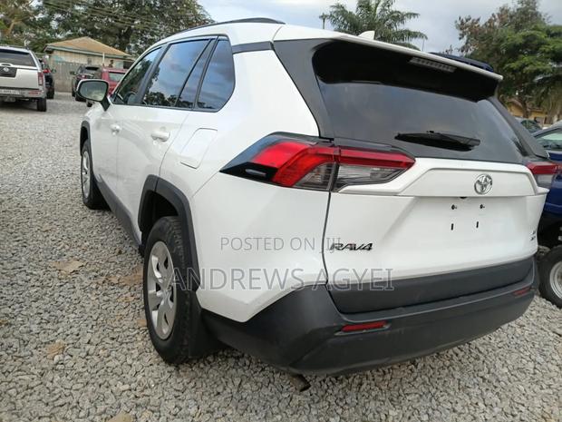 Toyota RAV4 2021 White