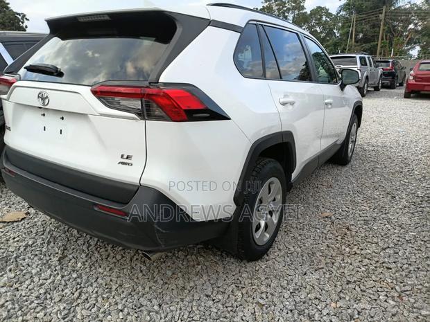 Toyota RAV4 2021 White
