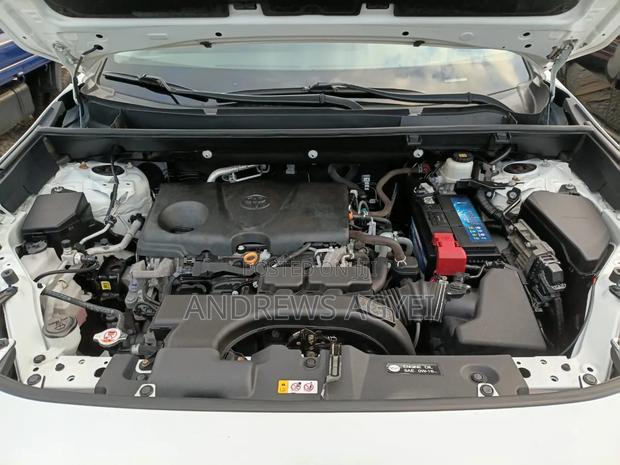 Toyota RAV4 2021 White
