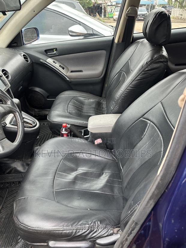 Toyota Matrix Hatchback FWD (1.8L 4cyl 5M) 2007 Blue