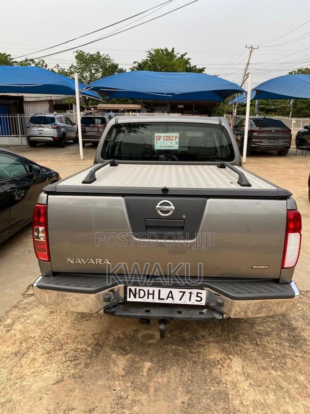 Nissan Navara 2016 Gray