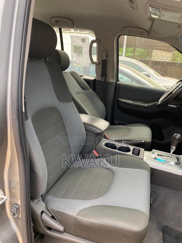 Nissan Navara 2016 Gray