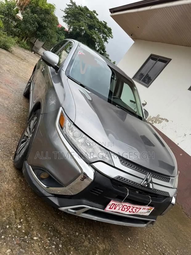 Mitsubishi Outlander 2.4 PHEV AWD 2018 Silver