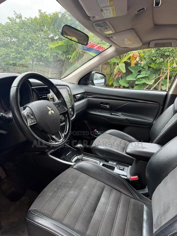 Mitsubishi Outlander 2.4 PHEV AWD 2018 Silver