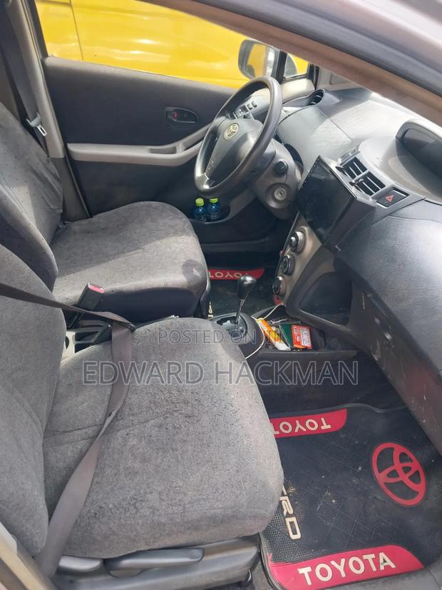 Toyota Vitz 2010 Gray