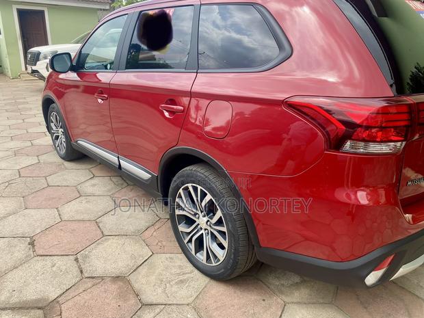 Mitsubishi Outlander 2.4 PHEV AWD 2018 Red