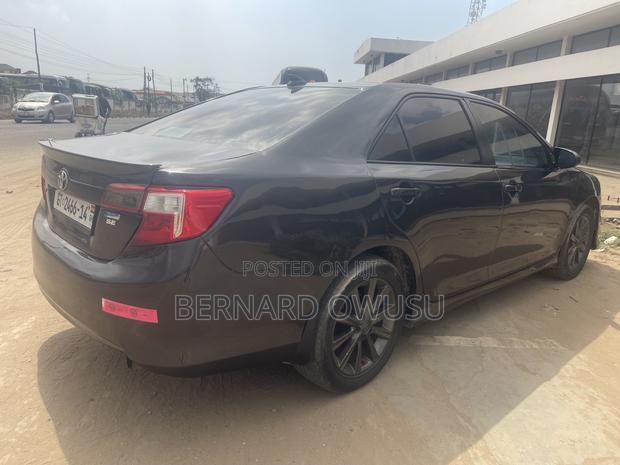 Toyota Camry SE 4dr Sedan (2.5L 4cyl 6A) 2013 Gray
