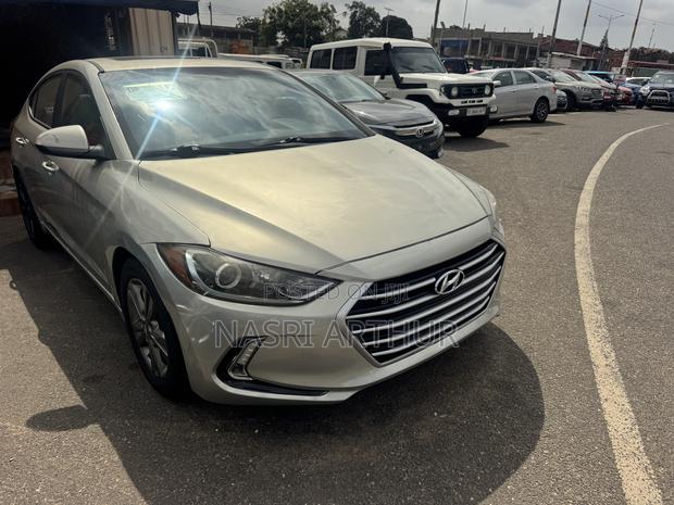 Hyundai Elantra SE 2018 Gold