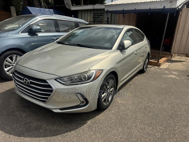 Hyundai Elantra SE 2018 Gold