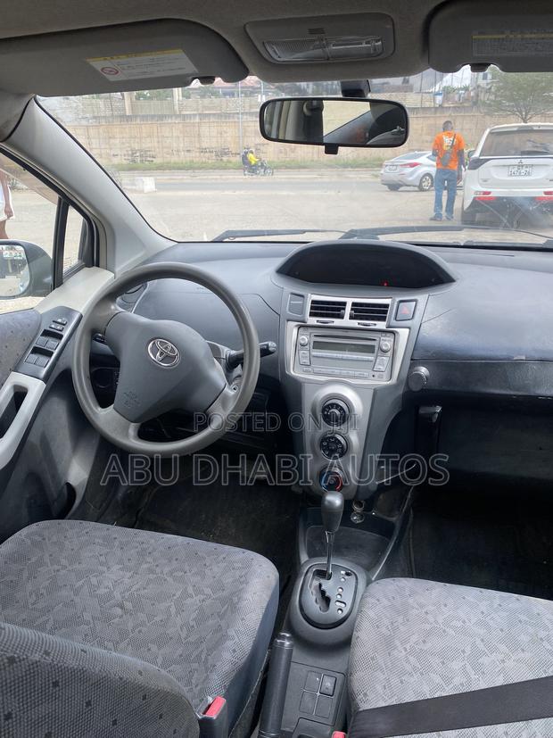 Toyota Vitz 1.0 FWD 5dr 2010 Silver