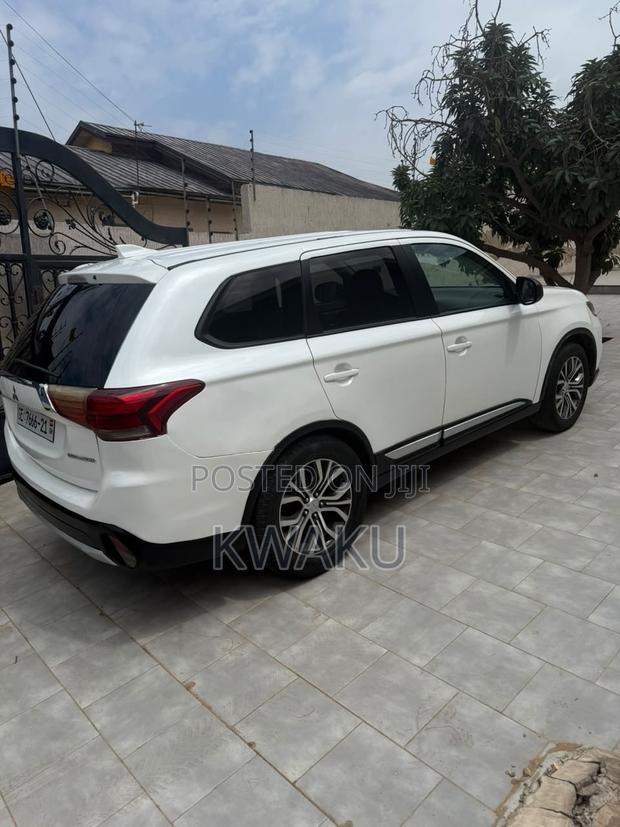 Mitsubishi Outlander 2017 White