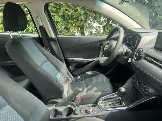 Toyota Yaris L Hatchback 5dr 2016 Black