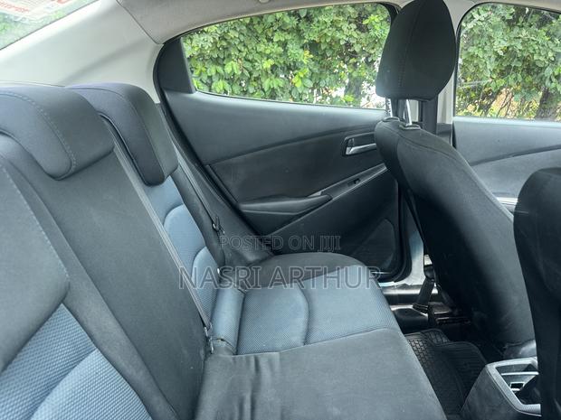 Toyota Yaris L Hatchback 5dr 2016 Black